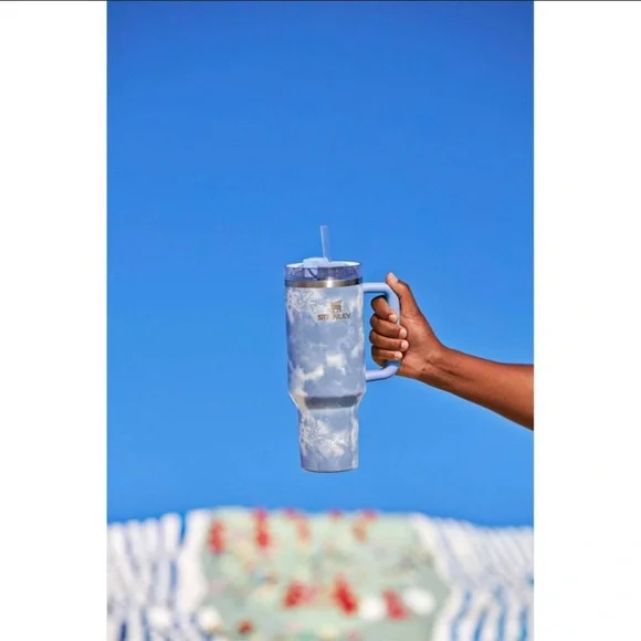 Target Exclusive Stanley 40oz Quencher Ocean Tie Dye H2.0 Tumbler - Picture 2 of 16